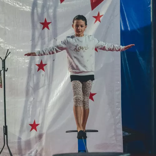 ecole de cirque enfant caen cirque borsberg equilibre